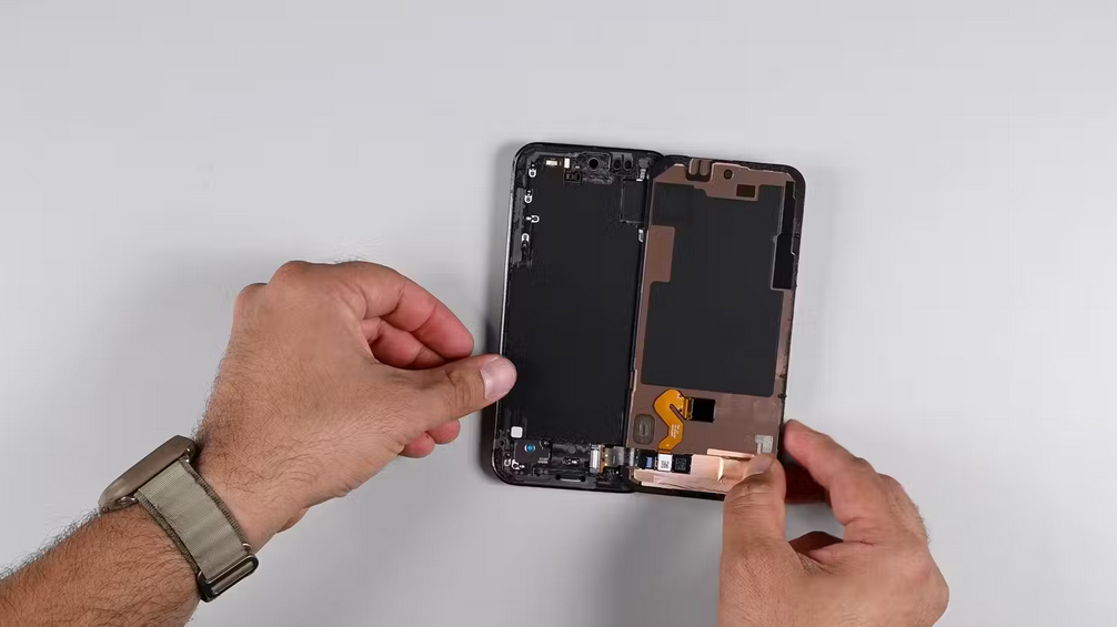 Google Pixel 9 Pro XL teardown riparabilità